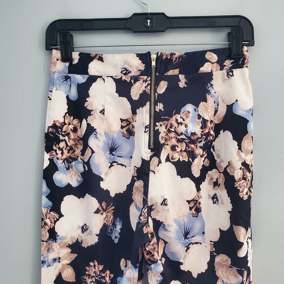 Fashion Nova Floral Print Cigarette Pants Size S - Picture 4 of 8